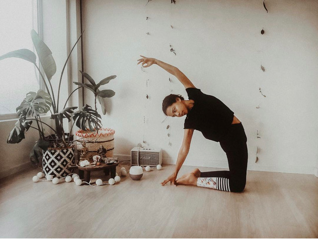 Yoga-Teacher-Stuttgart-Amuna-Schmid-Finance-Day-Online-Event-Finanzen-Femboss-Talentista