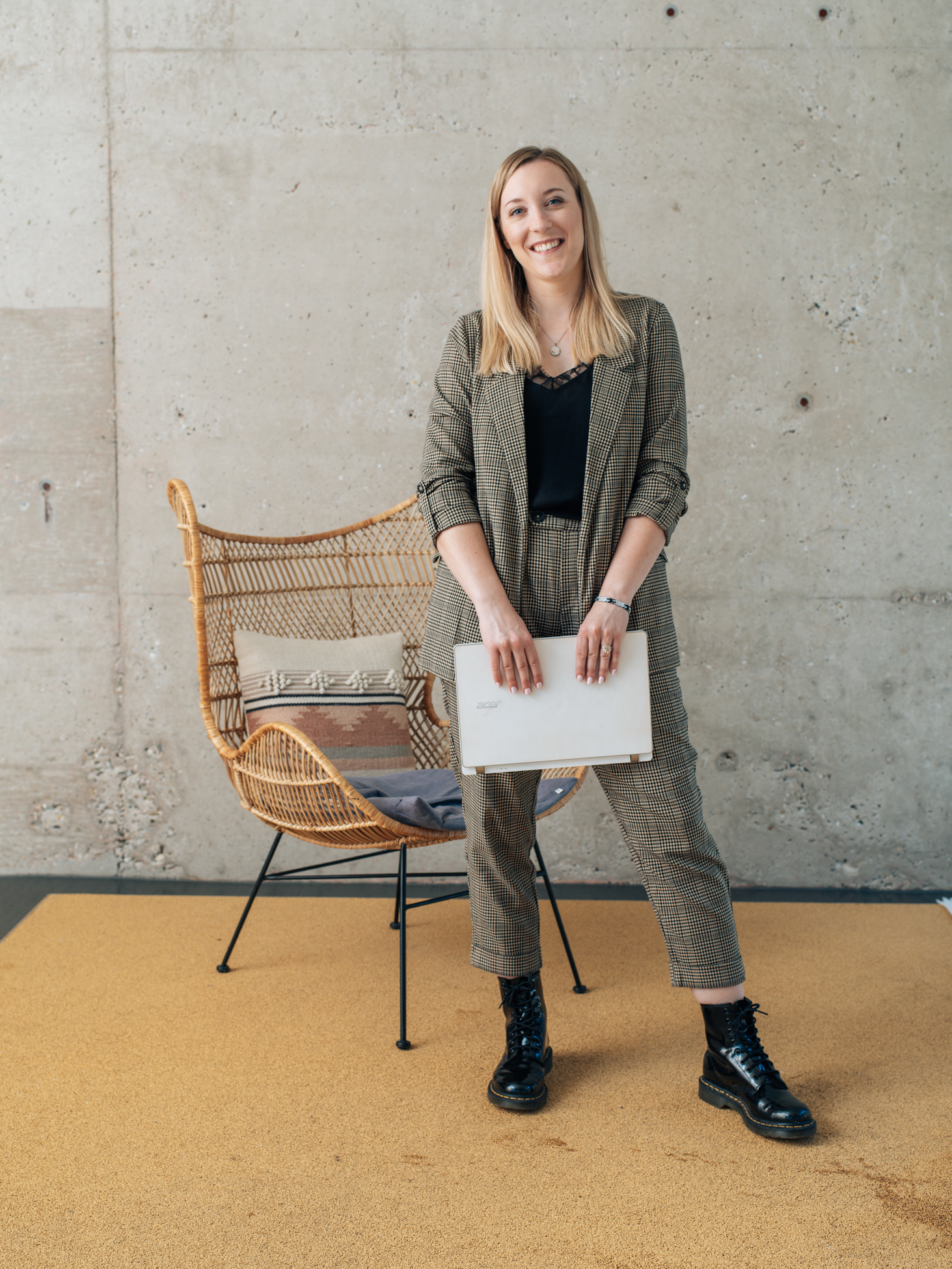 FEMBoss-Gründerin-Anja-Krystina-Hermes-Businessportrait-Sven-Cichowicz FEMBoss-Gründerin-Anja-Krystina-Hermes-Businessportrait-Sven-Cichowicz