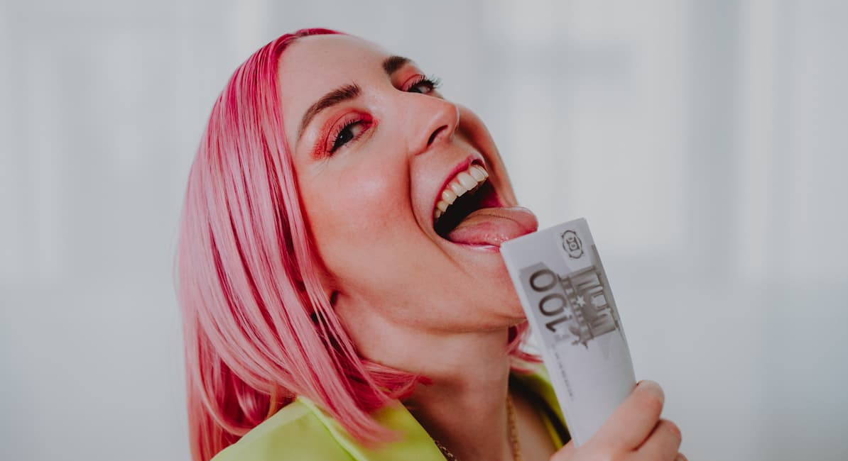 licking-money